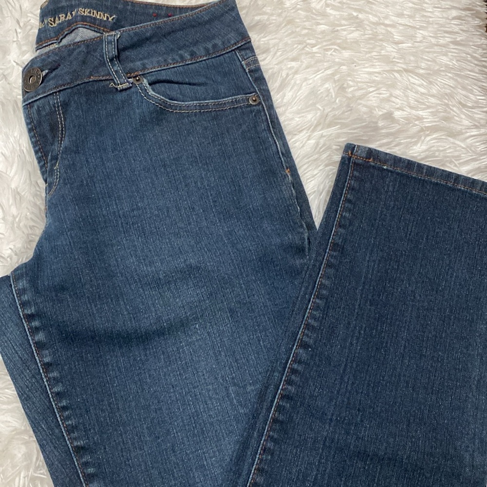 🎀 Guess Jeans, Color Blue and size 30